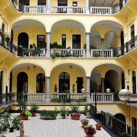 Charming Art Deco Flat Budapest Room photo