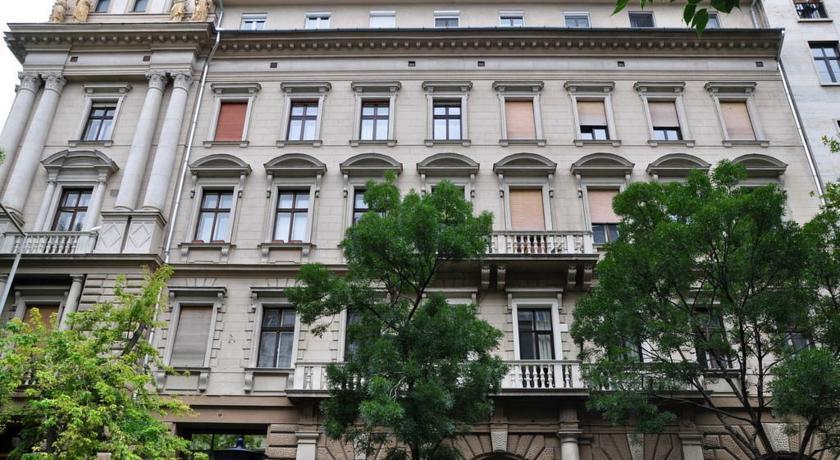 Charming Art Deco Flat Appartamento